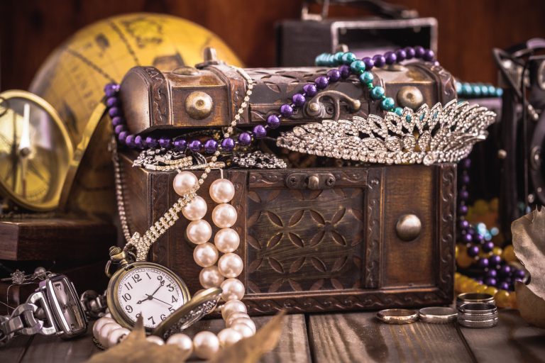 How to Become an Antique Dealer