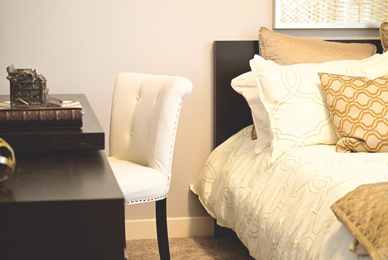 How to Choose the Perfect Bedroom Chair for Your Design Style