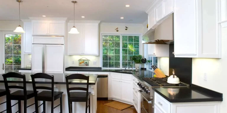 The 4 Benefits of Hiring a Professional for Your Kitchen Remodel