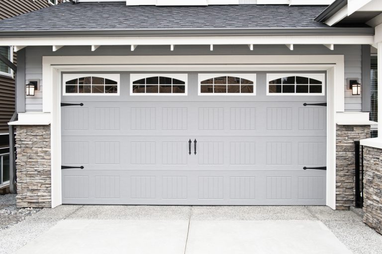 5 Signs You Need to Replace Your Residential Garage Door