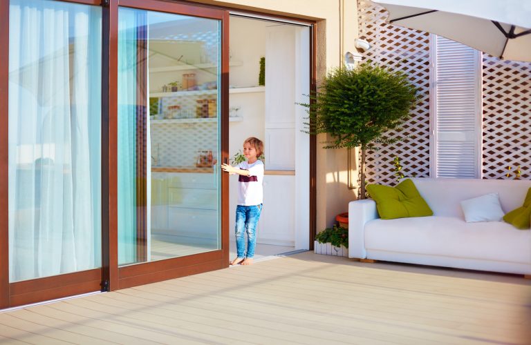 Top Tips on How to Choose the Right Retractable Screen Door