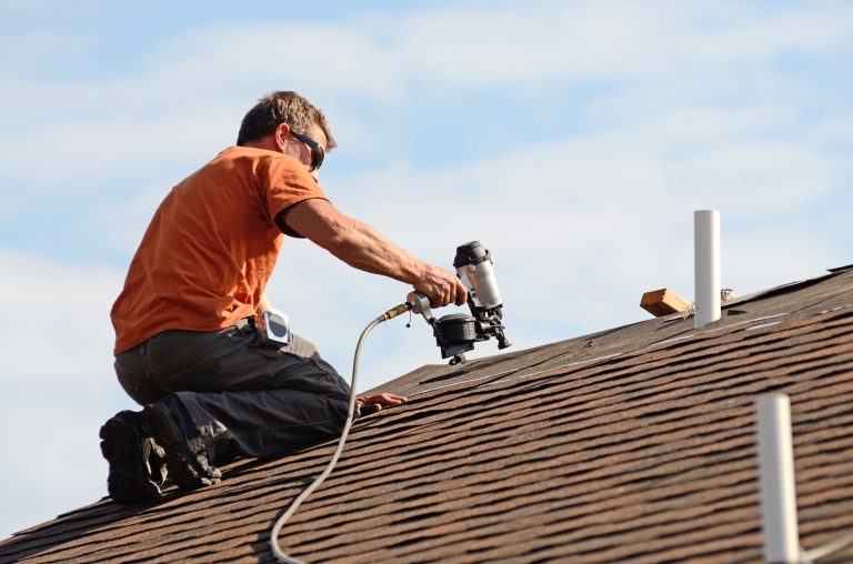 7 Common Errors in Hiring Roofing Contractors and How to Avoid Them